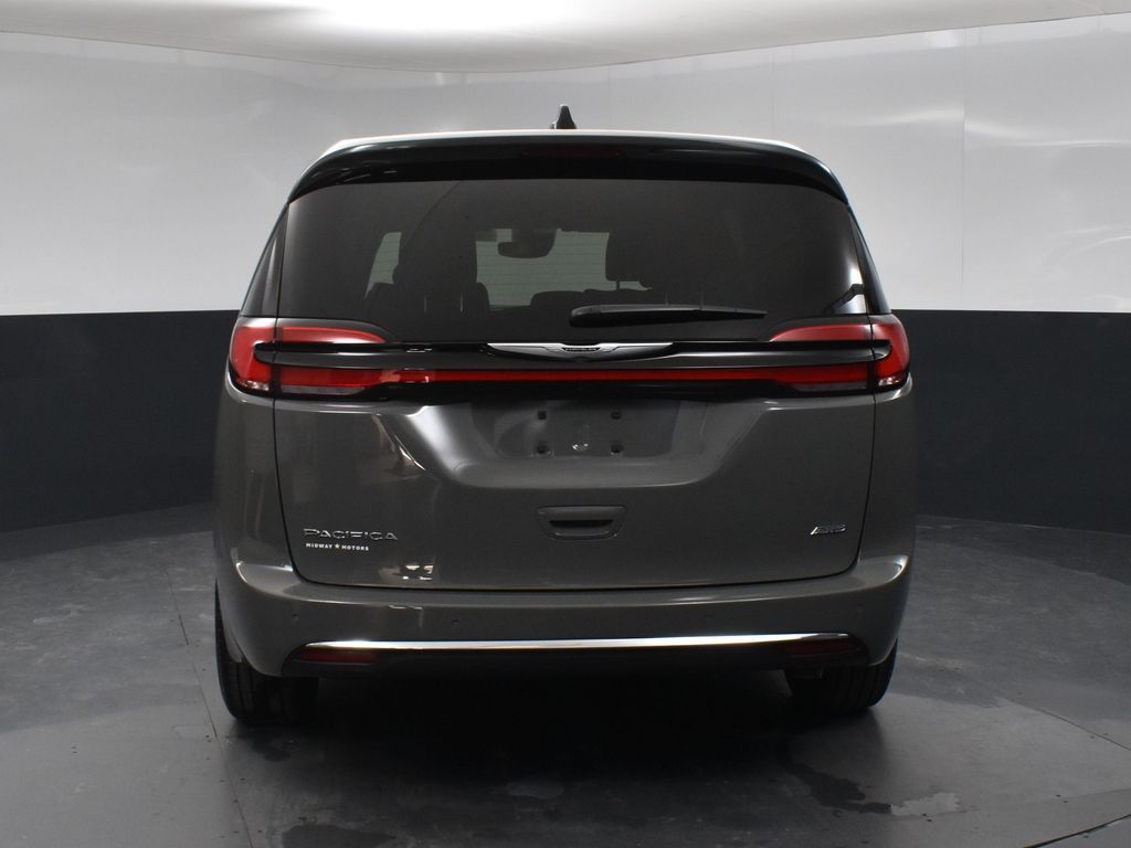 2025 Chrysler Pacifica photo 3