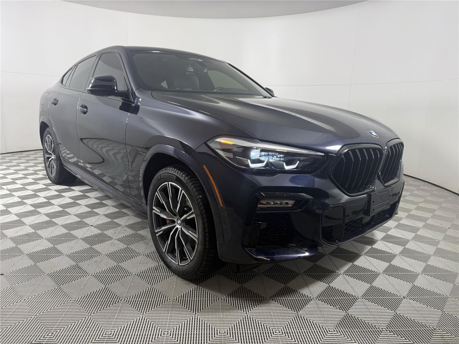 2021 BMW X6 40i's photo