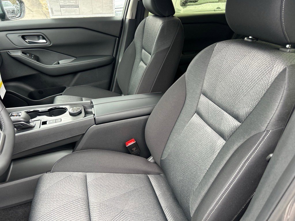 2026 Nissan Rogue SV photo 4