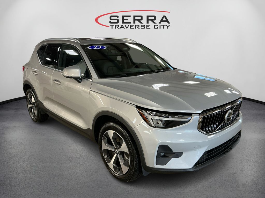 2023 Volvo XC40 Plus photo 3