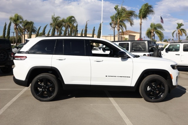 2025 Jeep Grand Cherokee Altitude X photo 3