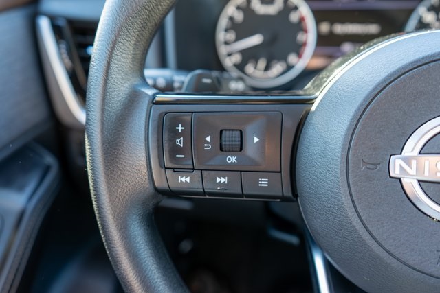 2022 Nissan Rogue SV photo 11