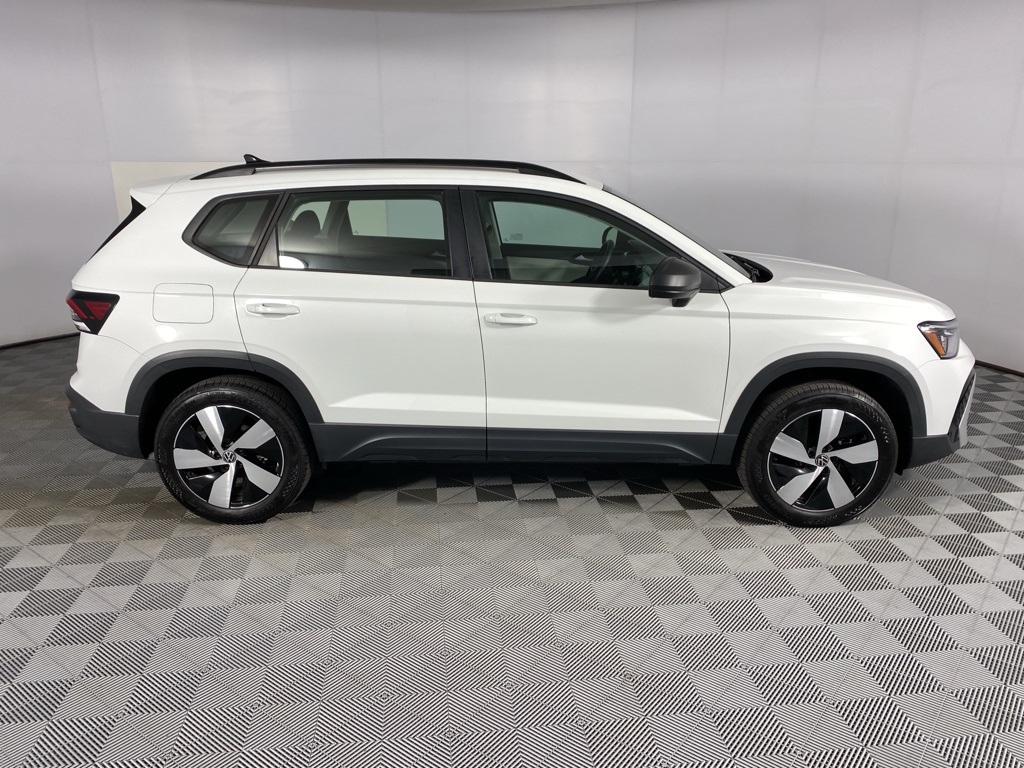 2025 Volkswagen Taos S photo 4
