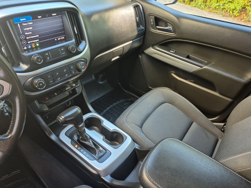 2019 Chevrolet Colorado LT photo 18