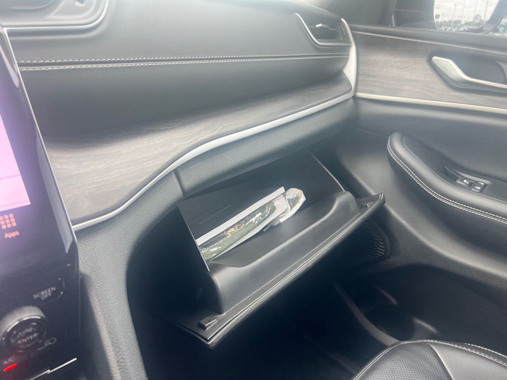 2023 Jeep Grand Cherokee Limited photo 9