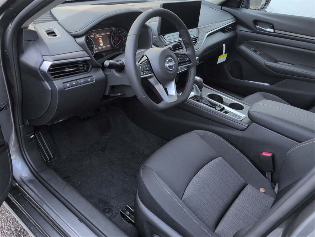 2025 Nissan Altima 2.5 SV photo 6