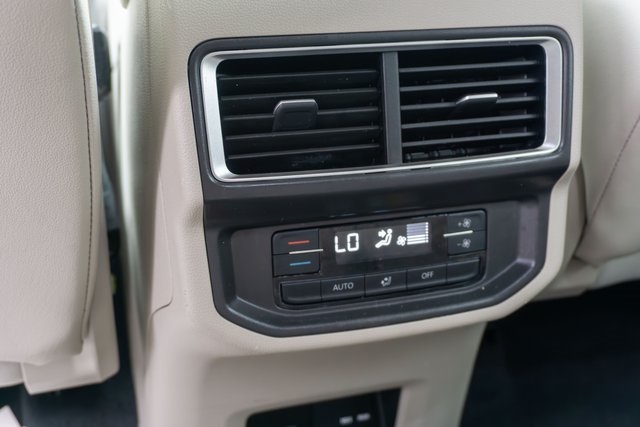 2024 Volkswagen Atlas SE Technology photo 16