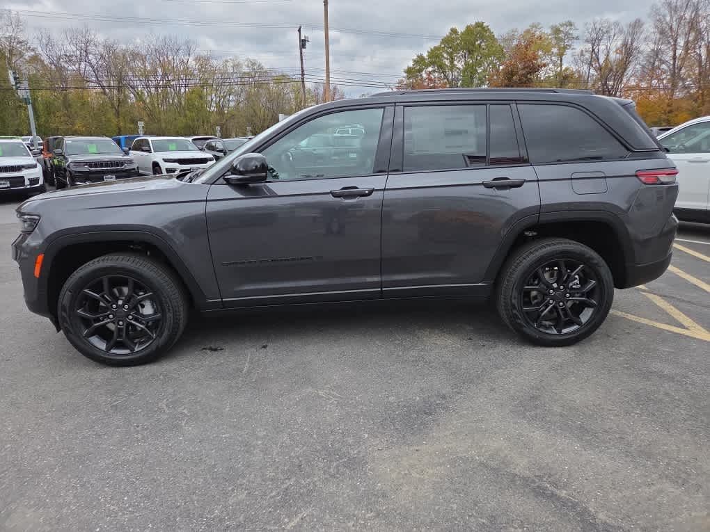 2025 Jeep Grand Cherokee Limited photo 3