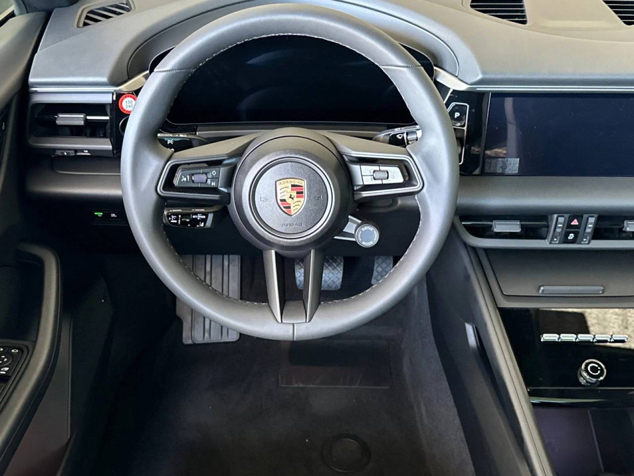 2025 Porsche Macan Electric photo 14