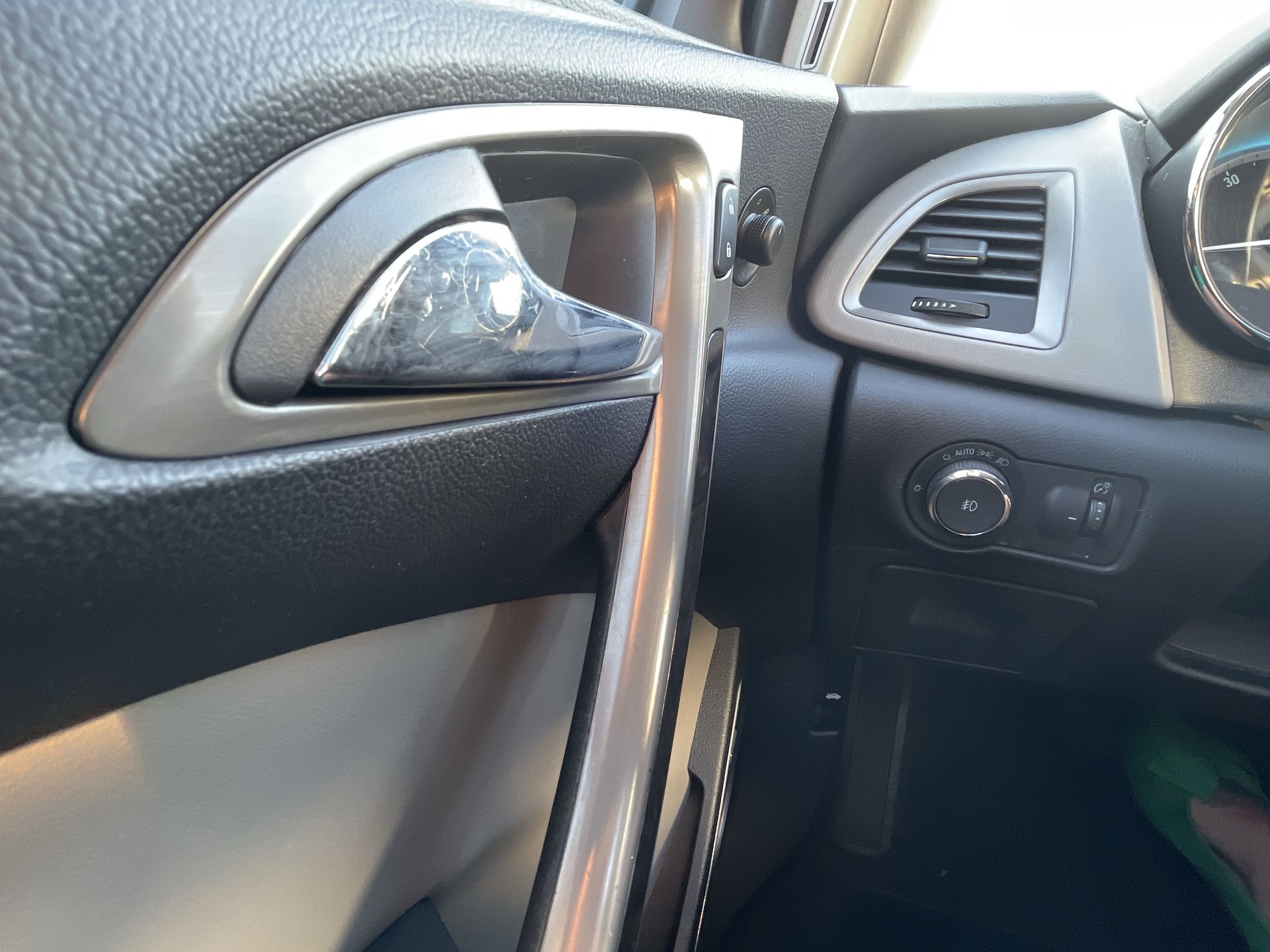 2014 Buick Verano Convenience photo 50