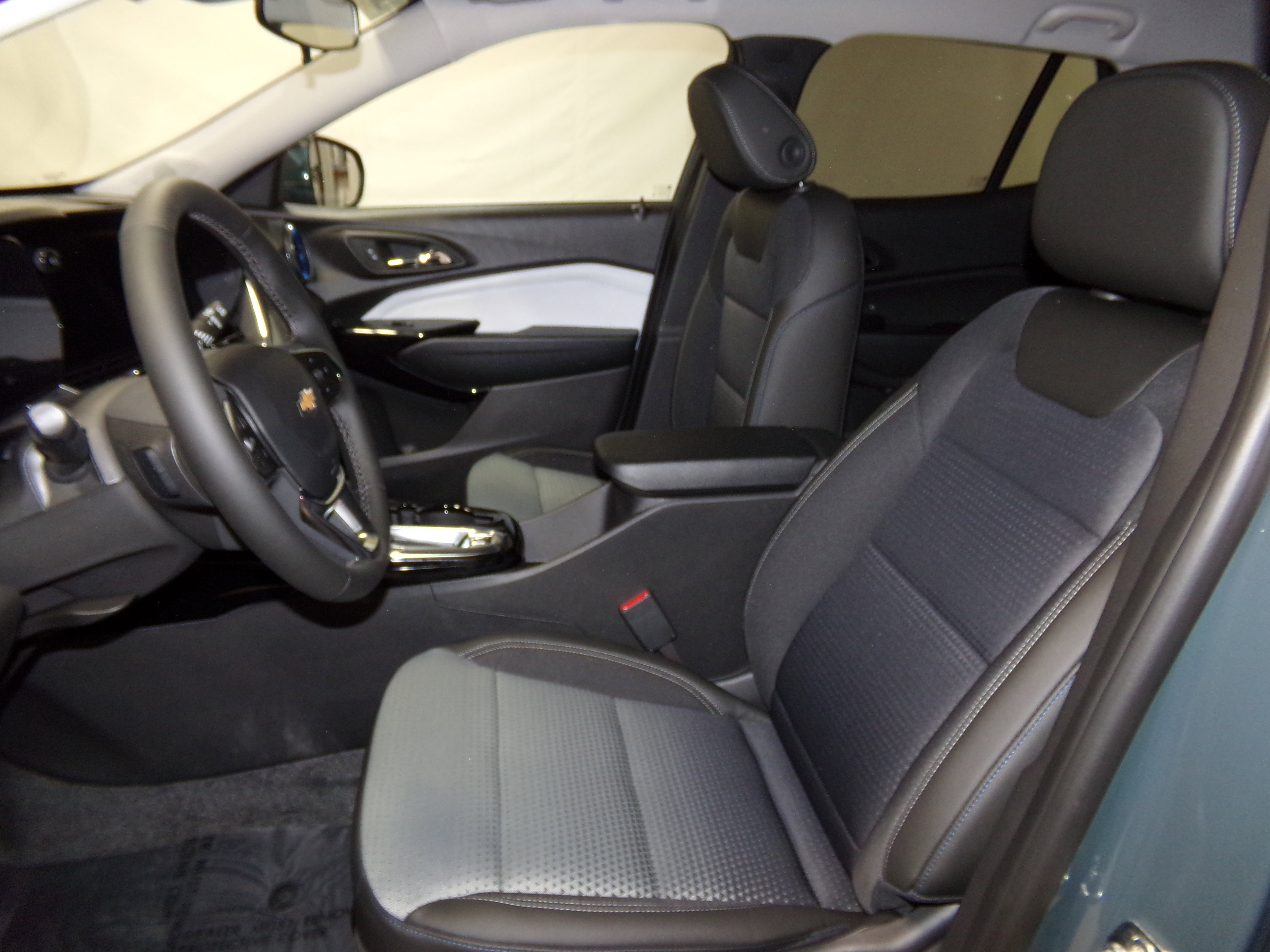2025 Chevrolet Trax LT photo 11