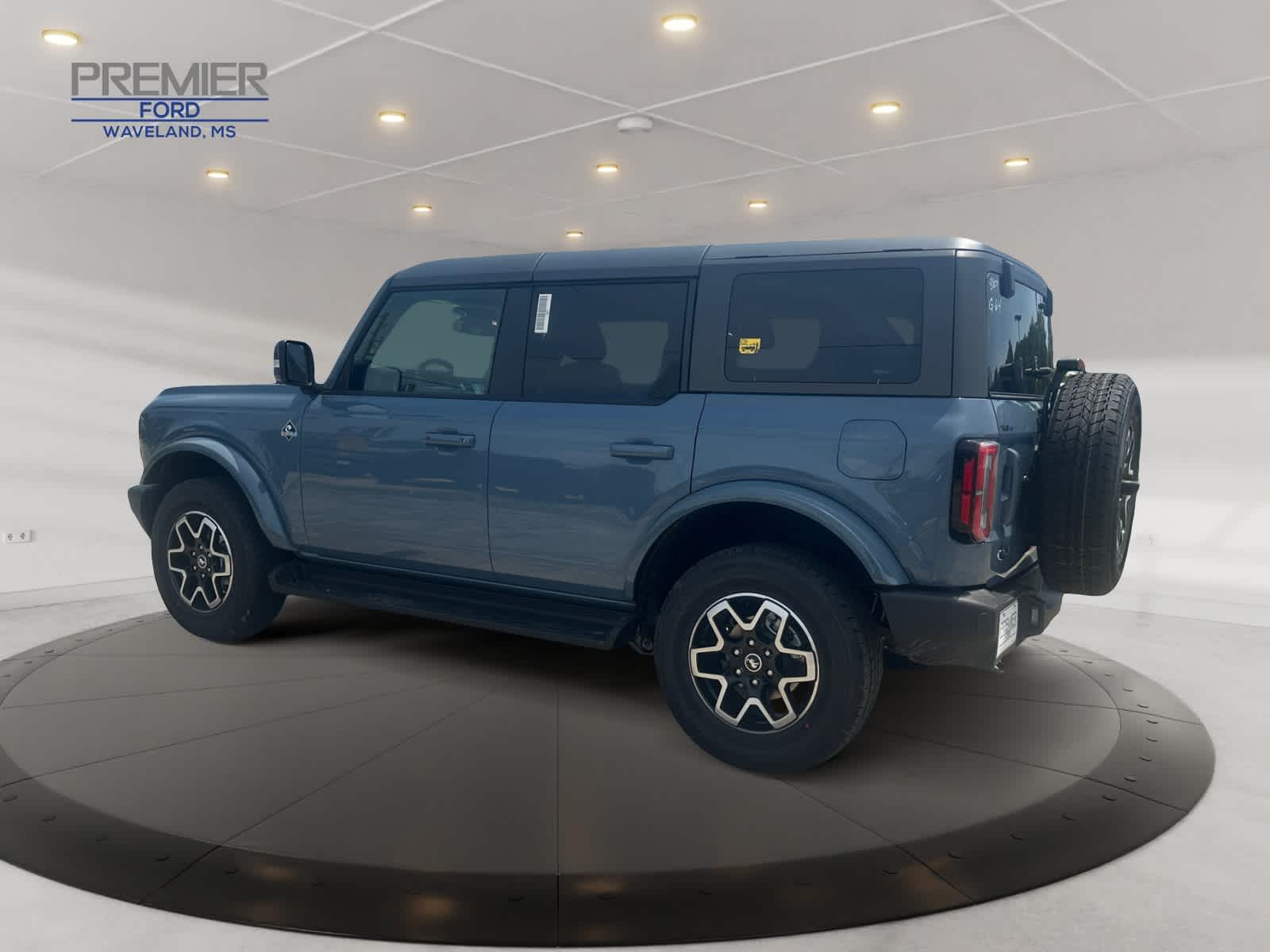 2025 Ford Bronco Outer Banks photo 3