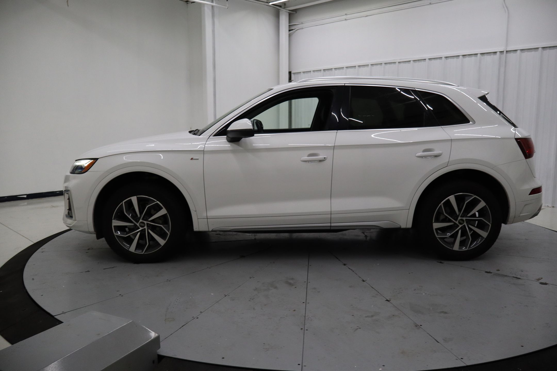 2023 Audi Q5 45 S line Premium photo 2
