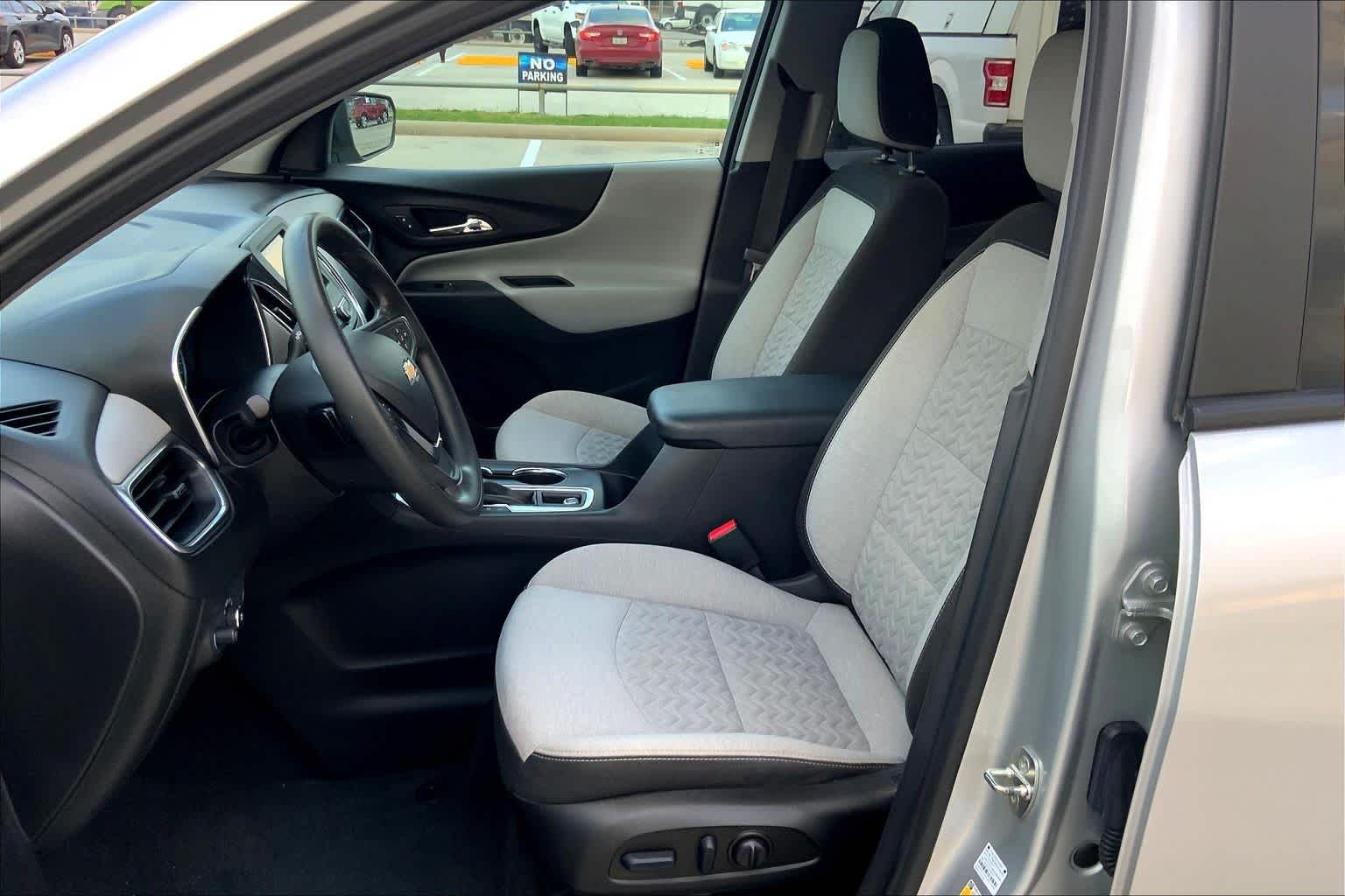 2022 Chevrolet Equinox LS photo 4