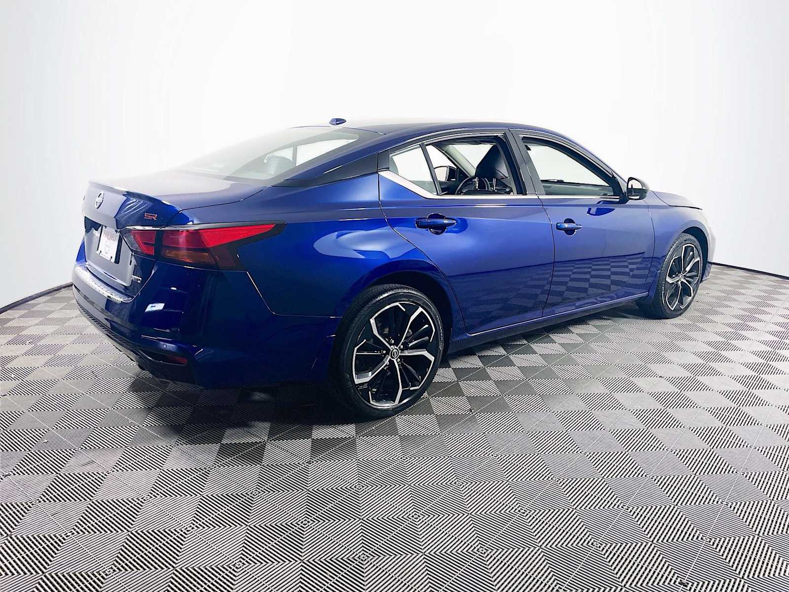 2023 Nissan Altima 2.5 SR photo 4