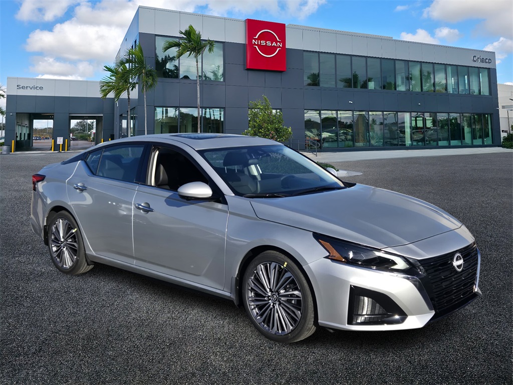 2025 Nissan Altima SL photo 2