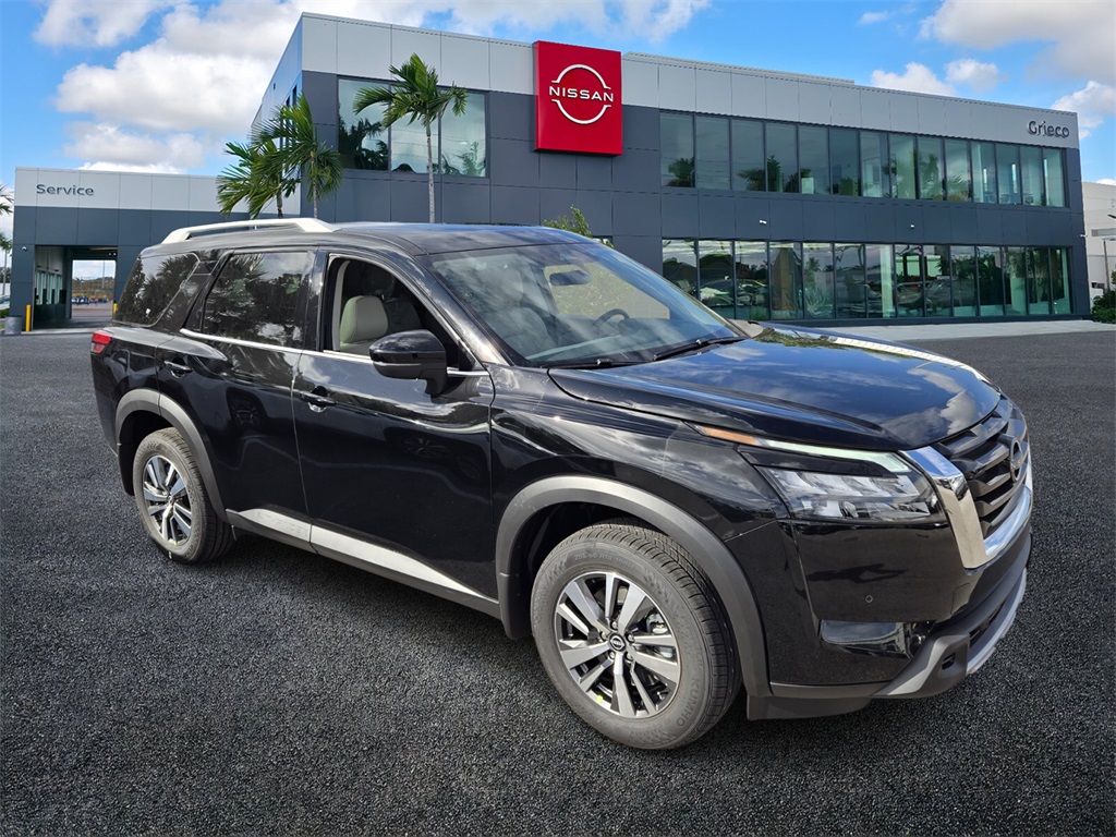 2025 Nissan Pathfinder SL photo 2