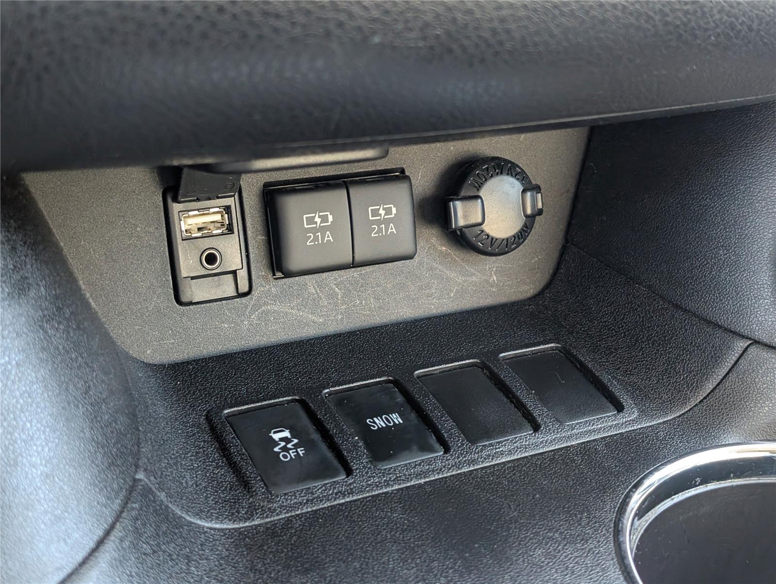 2018 Toyota Highlander LE photo 18