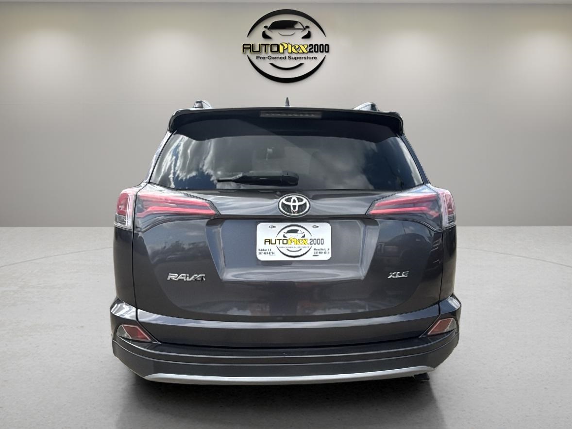 2017 Toyota RAV4 XLE photo 4