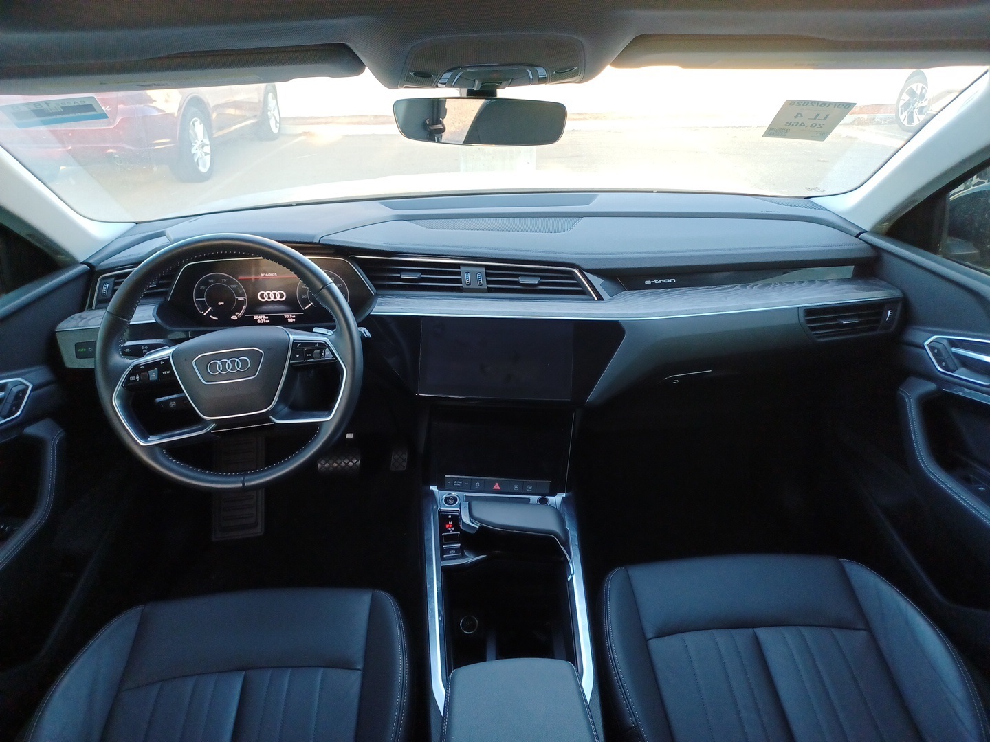 2021 Audi e-tron Premium photo 8