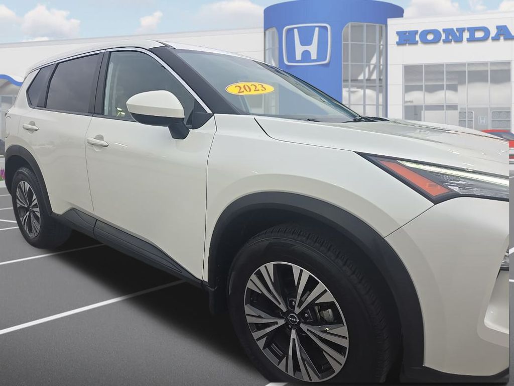 2023 Nissan Rogue SV's photo