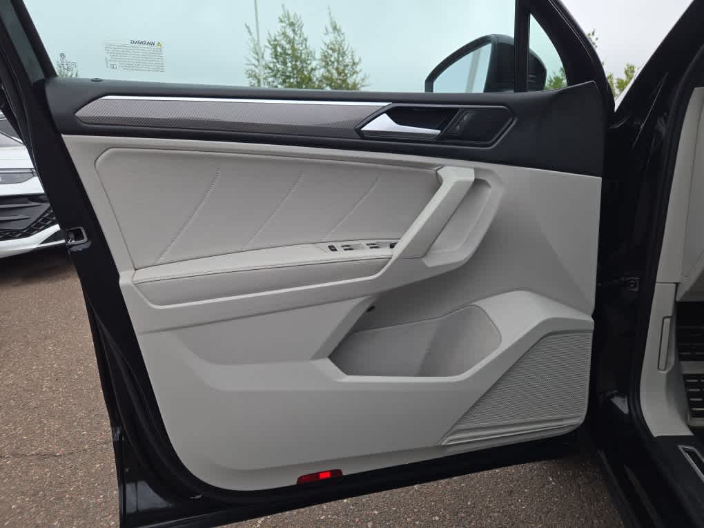 2023 Volkswagen Tiguan SE R-Line Black photo 11