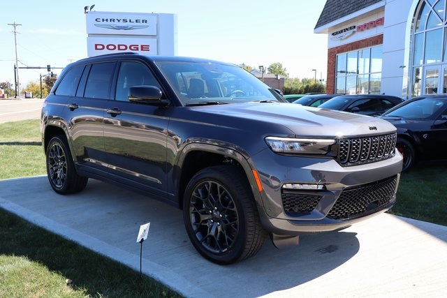 2025 Jeep Grand Cherokee Summit photo 2