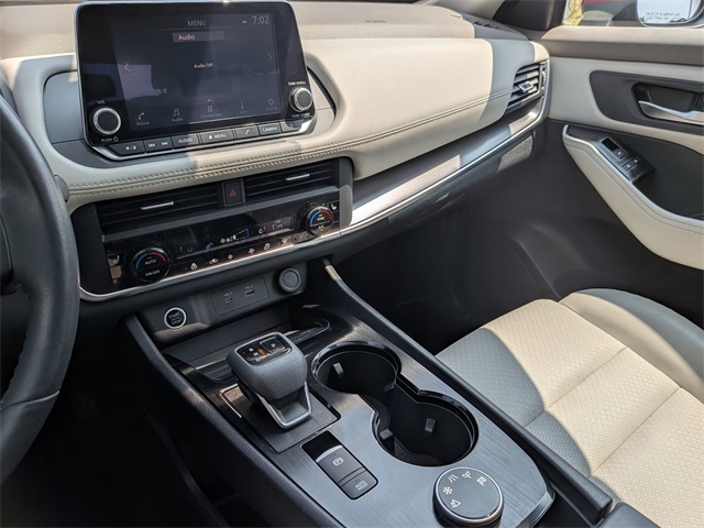 2023 Nissan Rogue SV photo 17