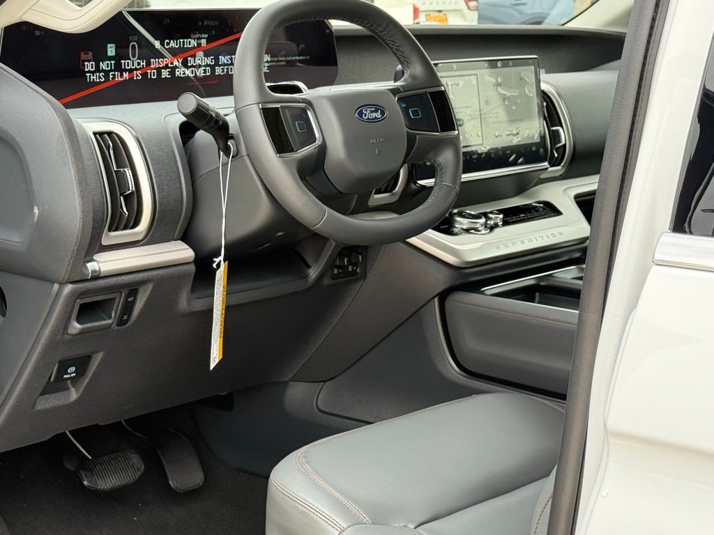 2025 Ford Expedition MAX photo 7