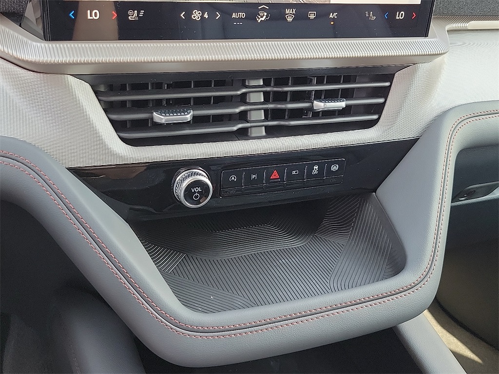 2025 Ford Explorer photo 16