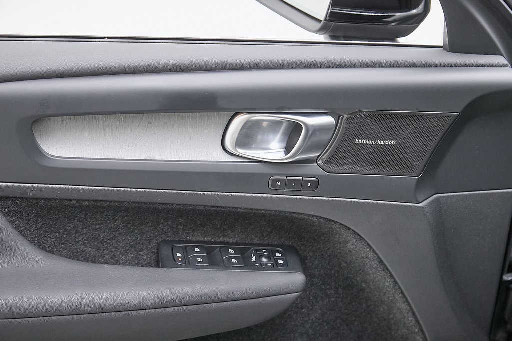 2024 VOLVO XC40 - Image 11