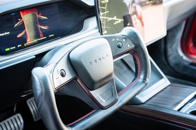 2021 Tesla Model S Plaid photo 16