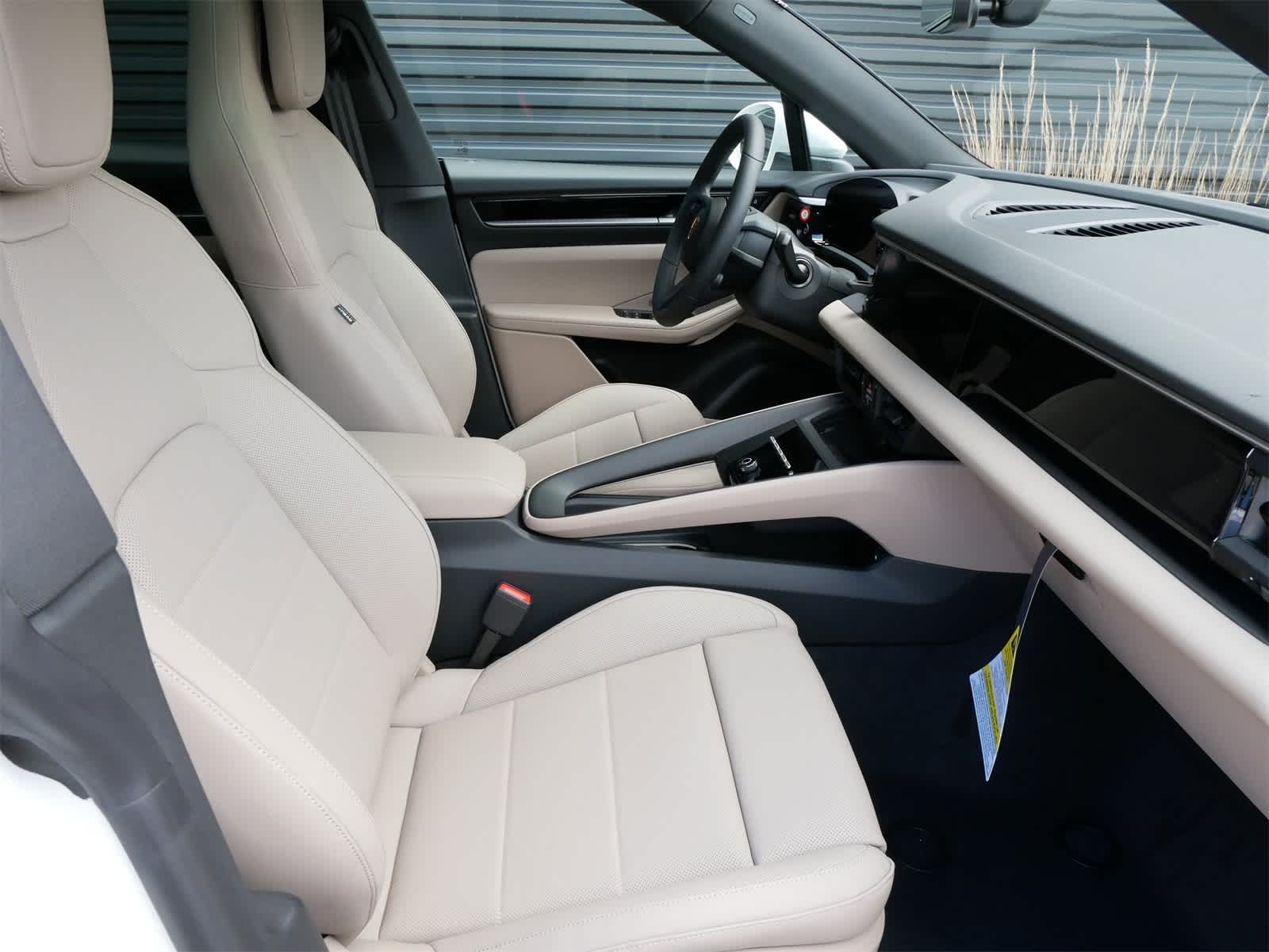 2025 Porsche Macan Electric 4 photo 25