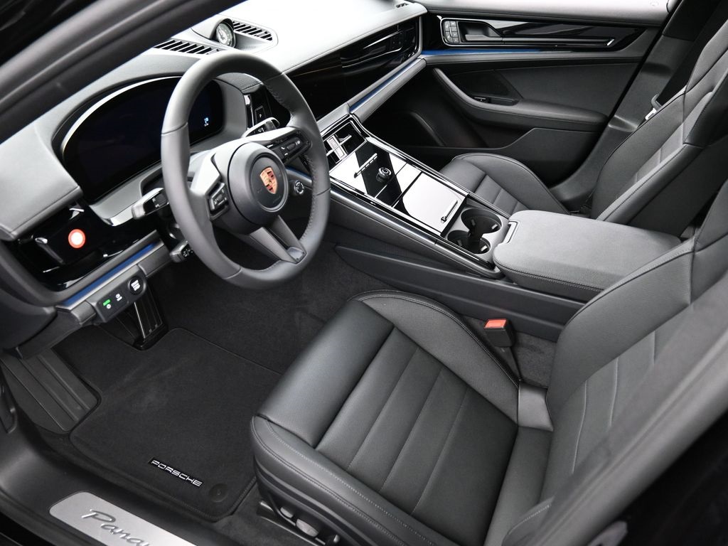 2026 Porsche Panamera E-Hybrid 4 photo 3