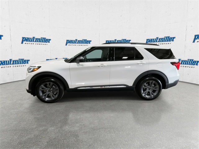 2025 Ford Explorer photo 3