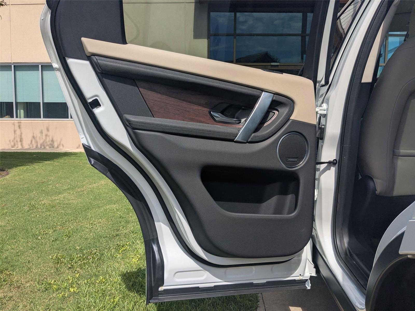 2025 Land Rover Discovery Sport S photo 19