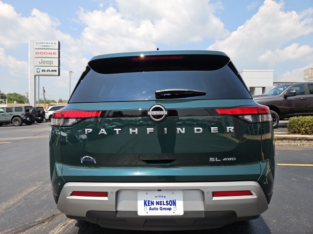 2022 Nissan Pathfinder SL photo 2