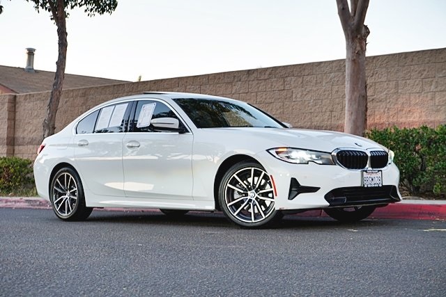 2020 BMW 3 Series 330i's photo