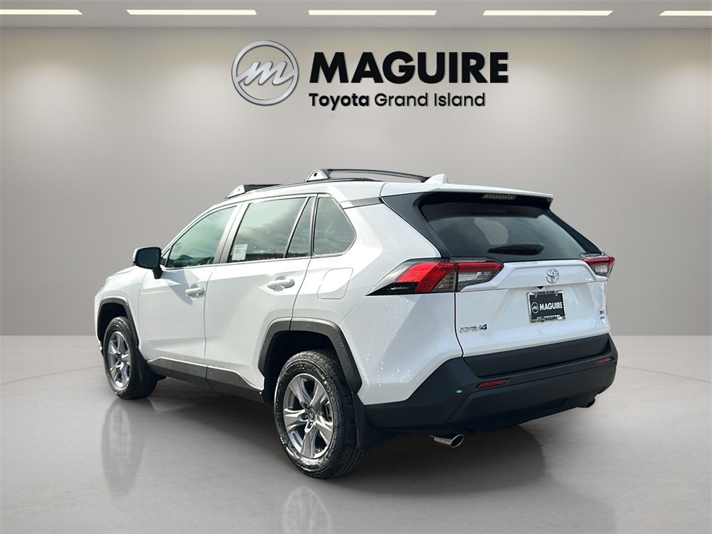 2025 Toyota RAV4 XLE photo 3
