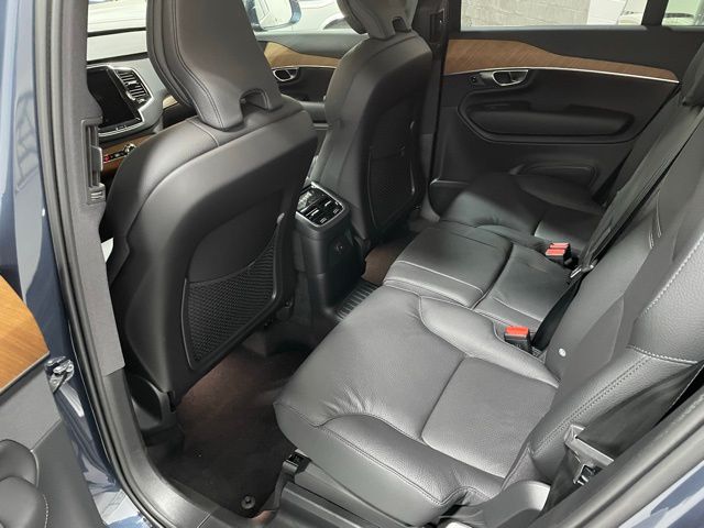 2025 Volvo XC90 T8 Plus photo 10