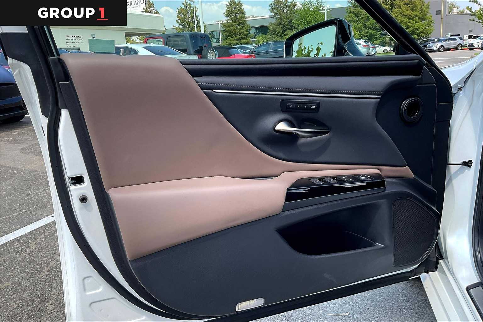 2025 Lexus ES Premium photo 18
