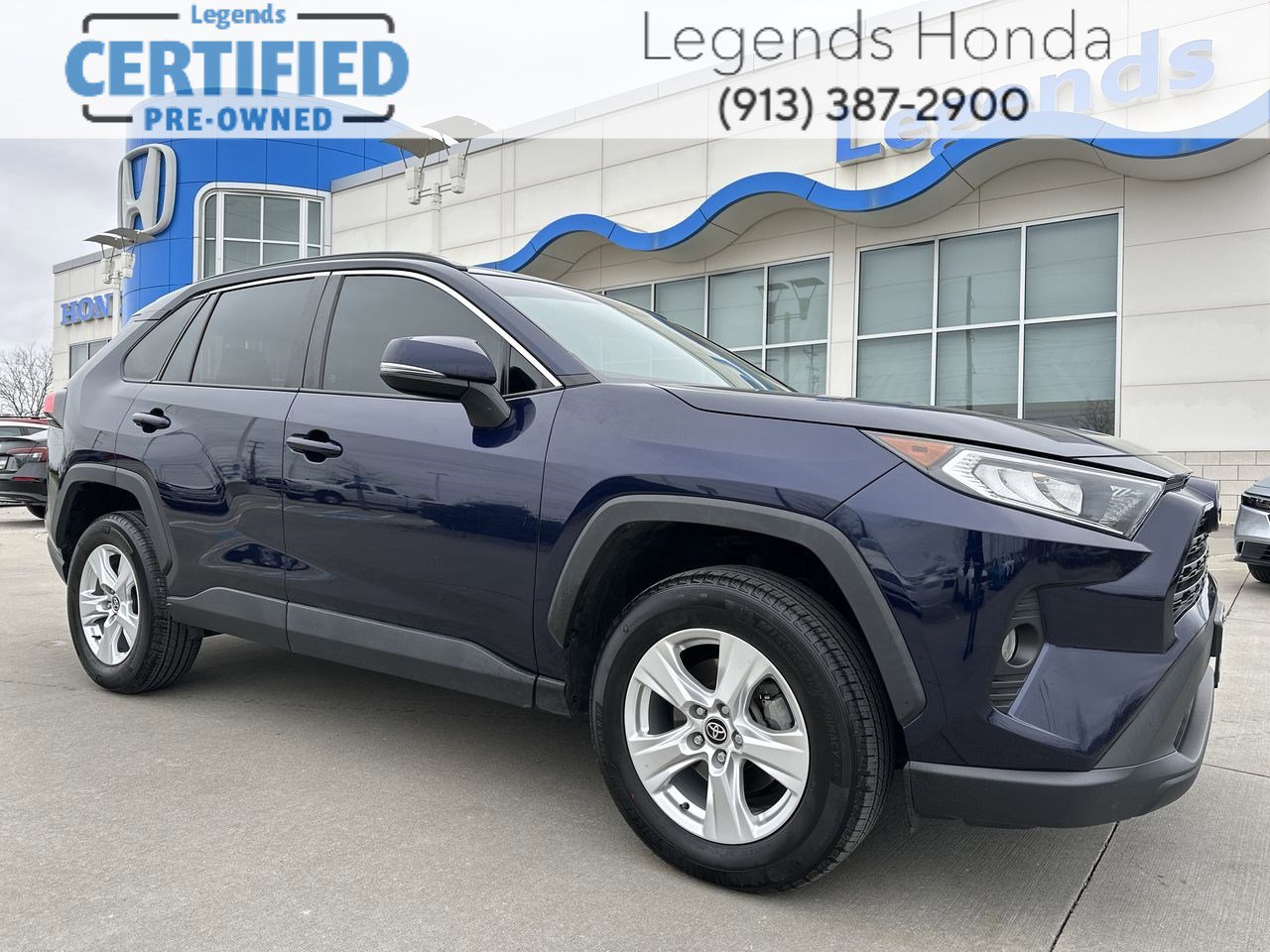 2021 Toyota RAV4 XLE's photo