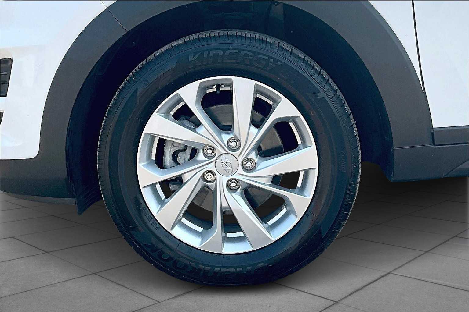 2021 Hyundai Tucson SE photo 18