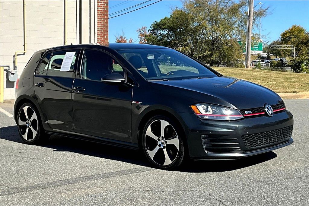 2016 Volkswagen Golf GTI SE photo 2