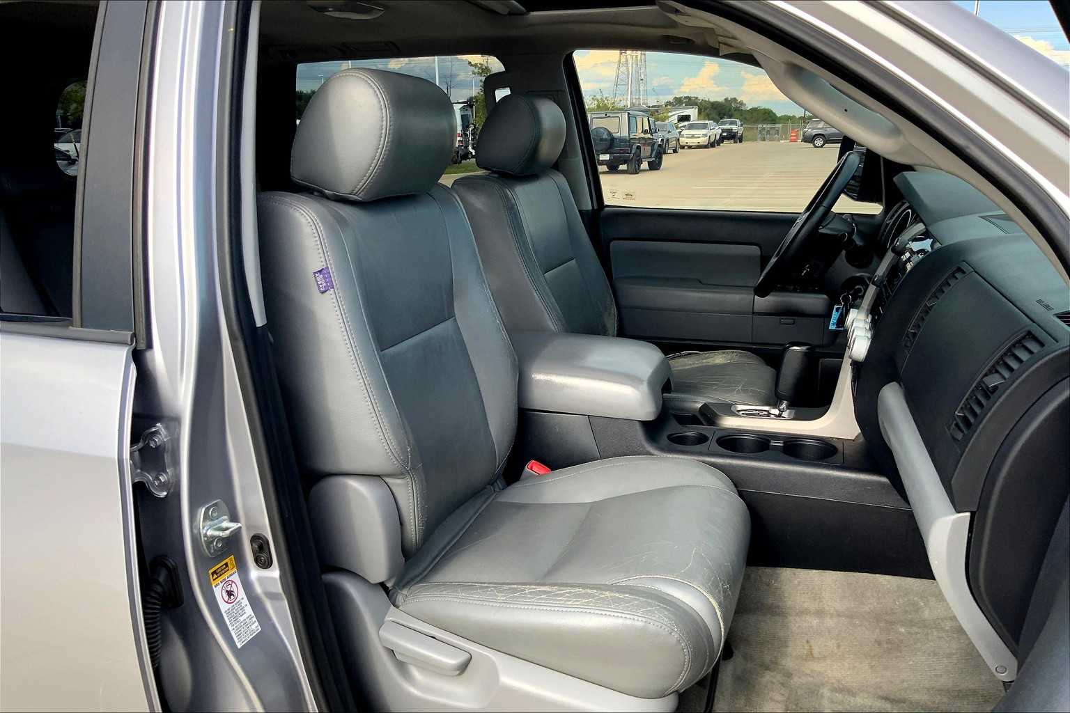 2010 Toyota Sequoia photo 8