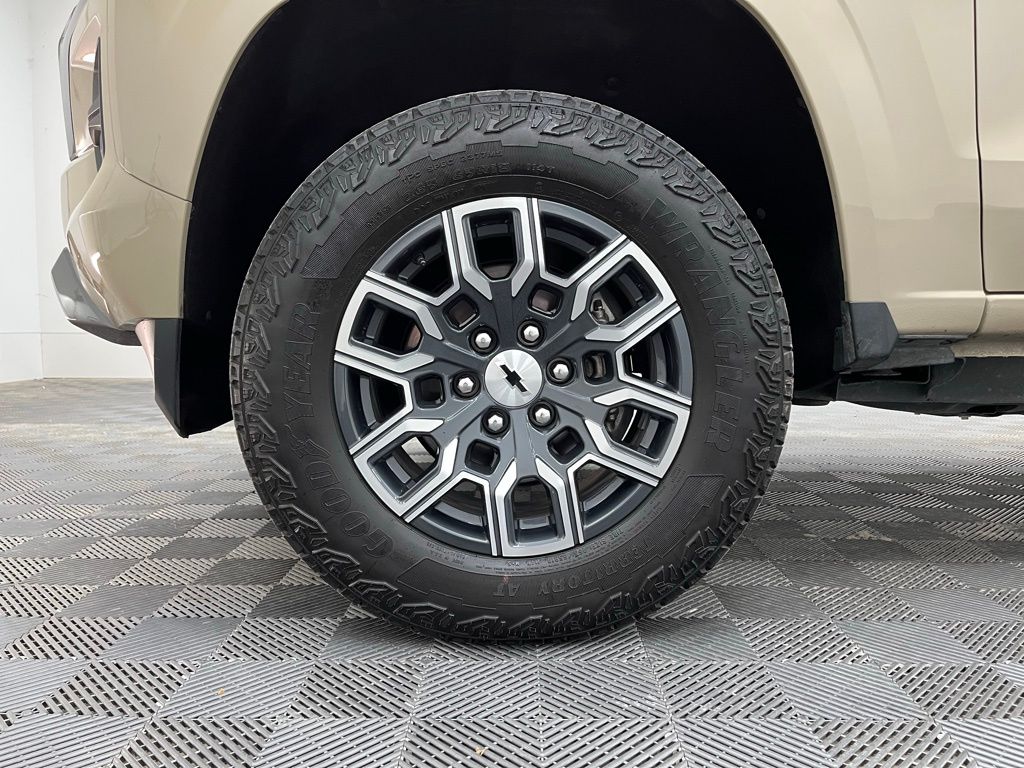 2024 Chevrolet Colorado Z71 photo 8