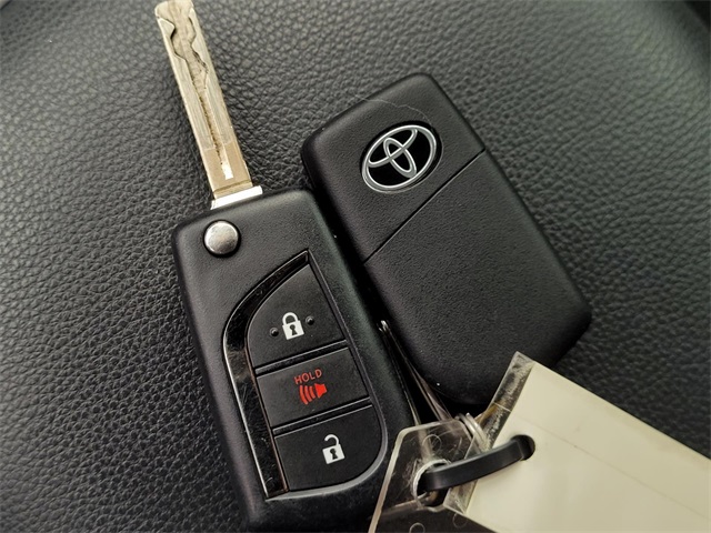 2022 Toyota RAV4 LE photo 25