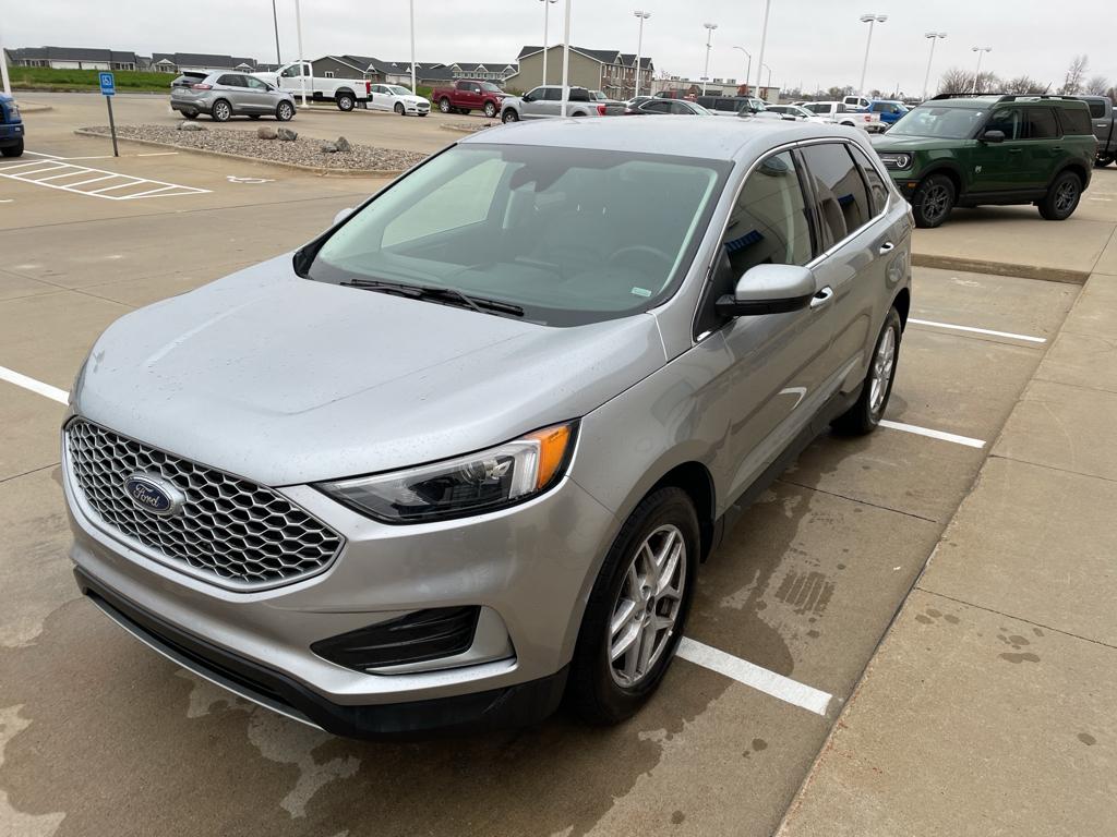 2024 Ford Edge SEL photo 3
