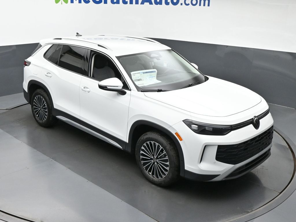 2025 Volkswagen Tiguan S photo 2