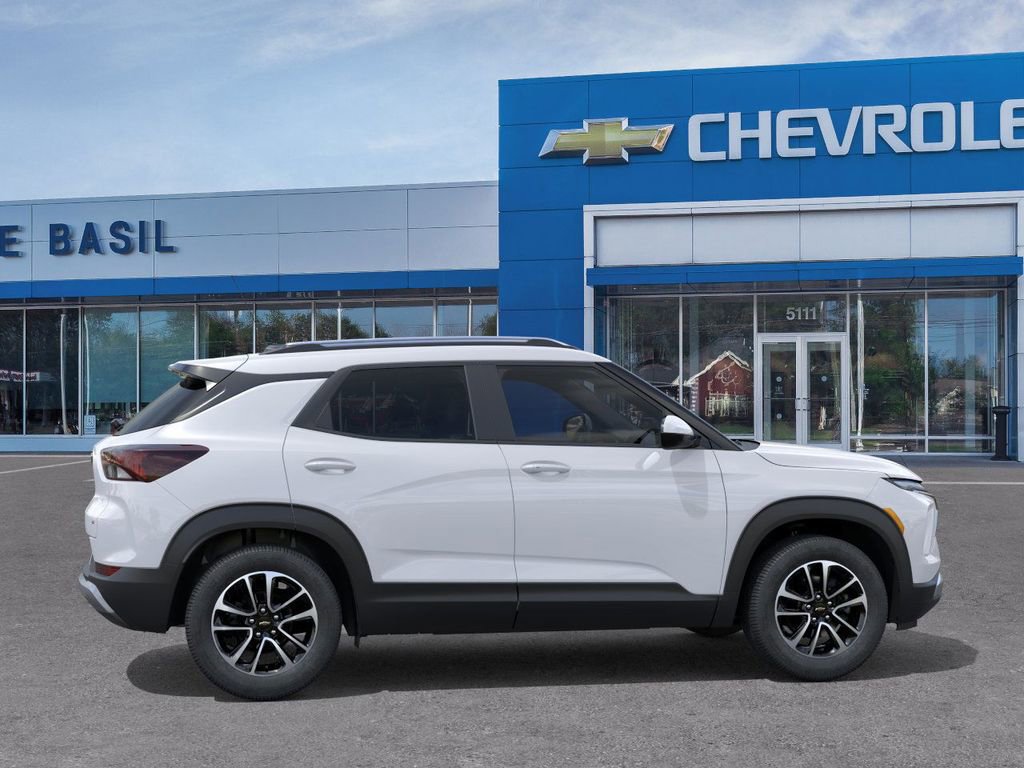 2026 Chevrolet Trailblazer LT photo 2
